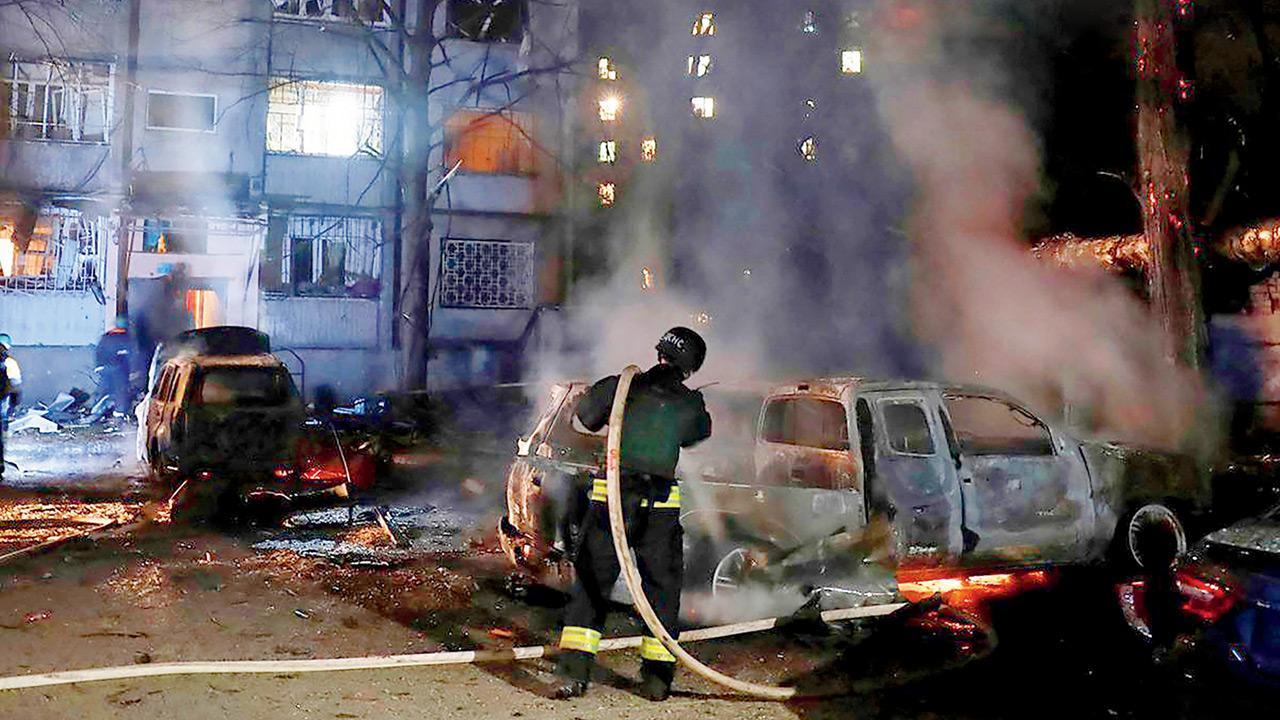 Russian strikes on Ukrainian city kill three, injure dozens