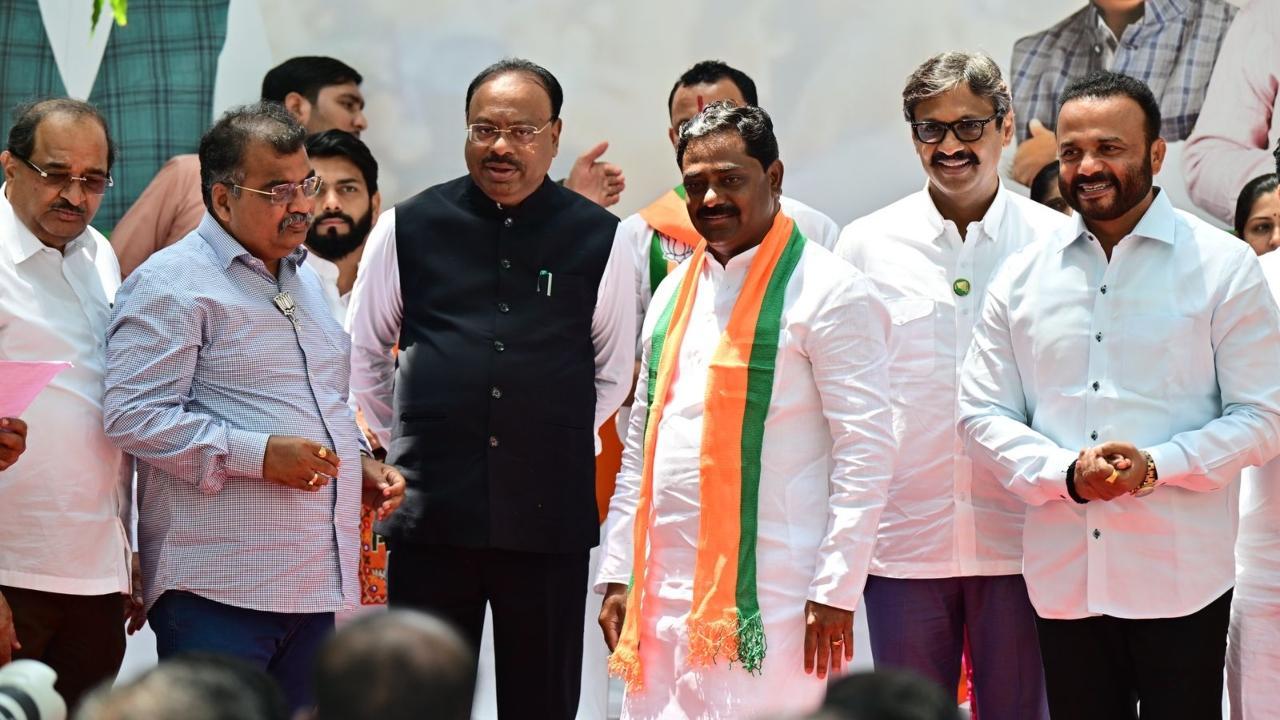 Maharashtra: Senior Congress leader Sangram Thopte joins BJP