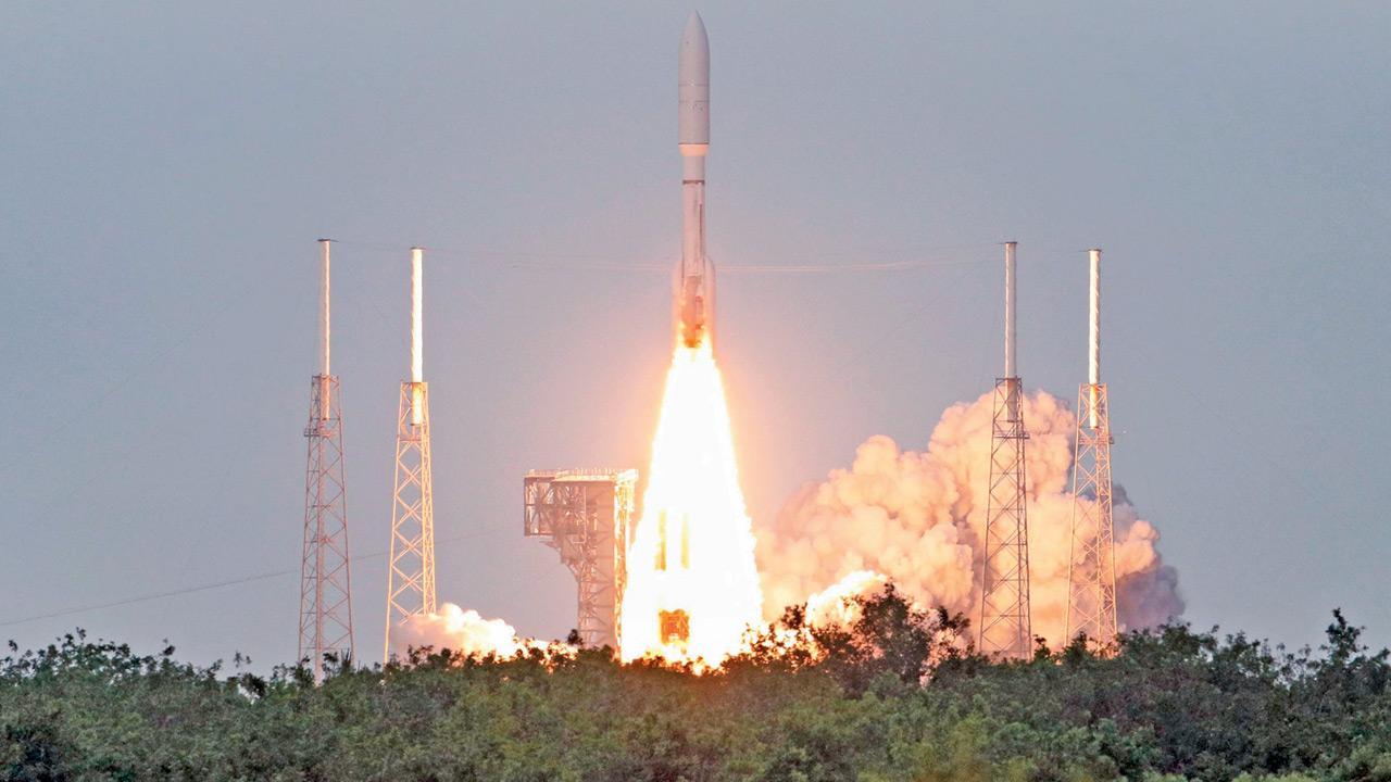 Amazon sends first satellites into space for internet uplink
