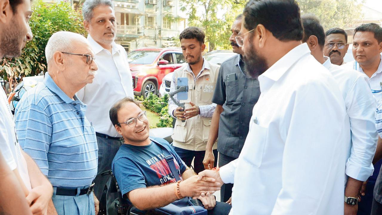Mumbai: Maharashtra Dy CM Eknath Shinde gets a feel of shaky wheels