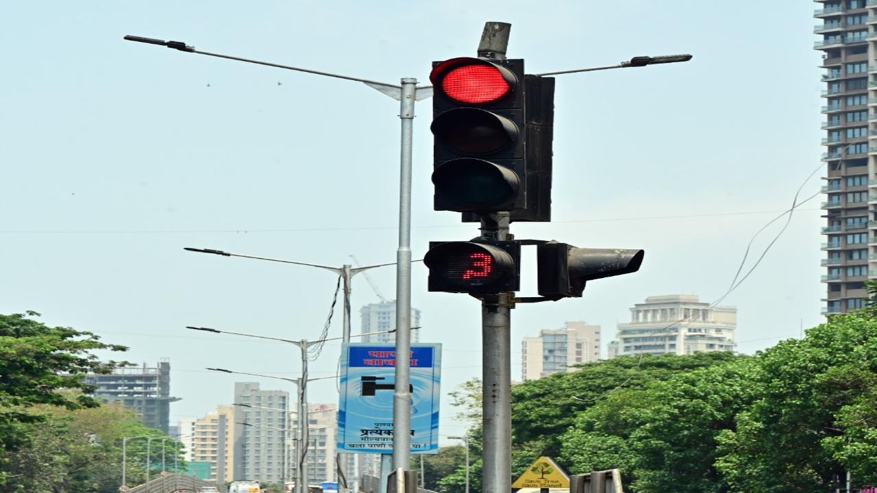 The planning department issued a notification making the use of Marathi language mandatory in government and semi-government offices and asserted the decision applies to communication, official signage, and documentation across the state