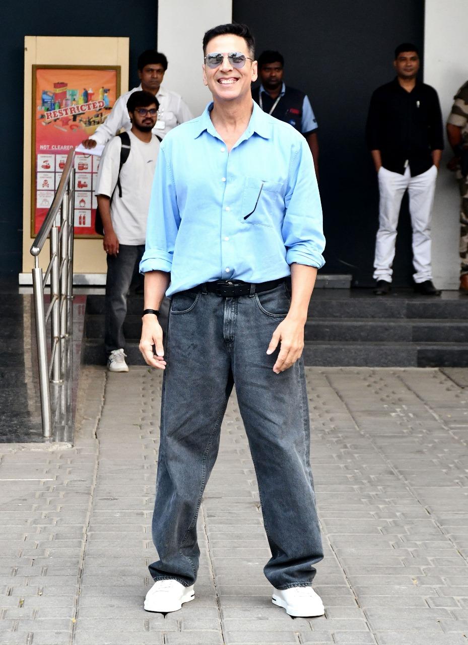 Akshay Kumar was smiling ear to ear as he was snapped at Mumbai's Kalina airport