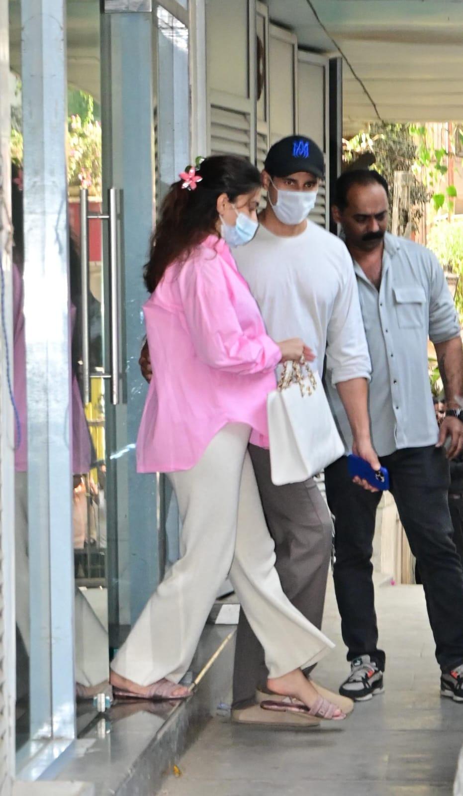 Sidharth Malhotra and Kiara Advani were snapped in the city. While the couple ignored posing for the paparazzi, a video of Sid getting upset went viral on social media