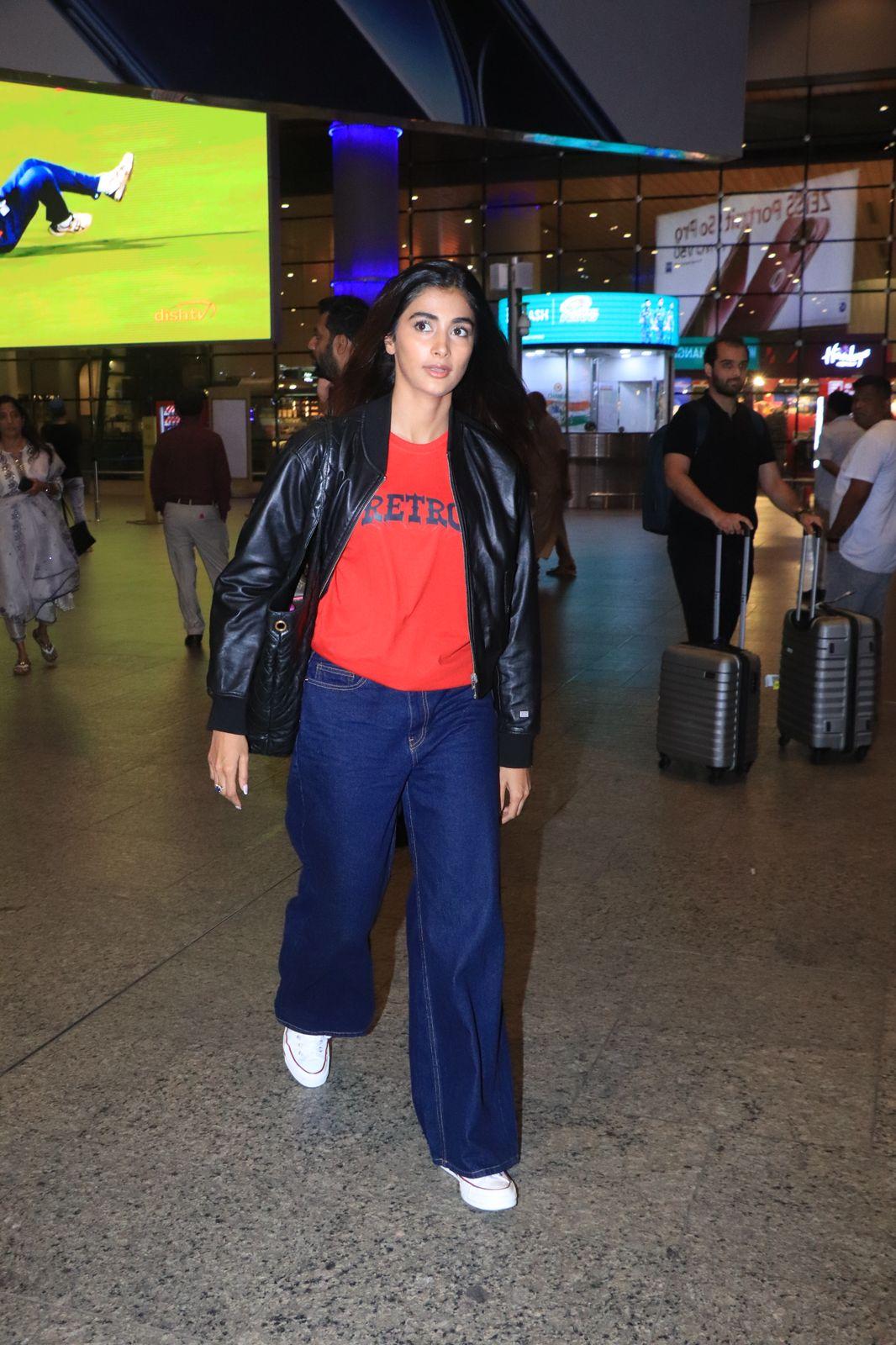 Last night, Pooja Hegde was snapped at Mumbai airport arrivals. The actress kept it casual in a loose T-shirt and blue trousers