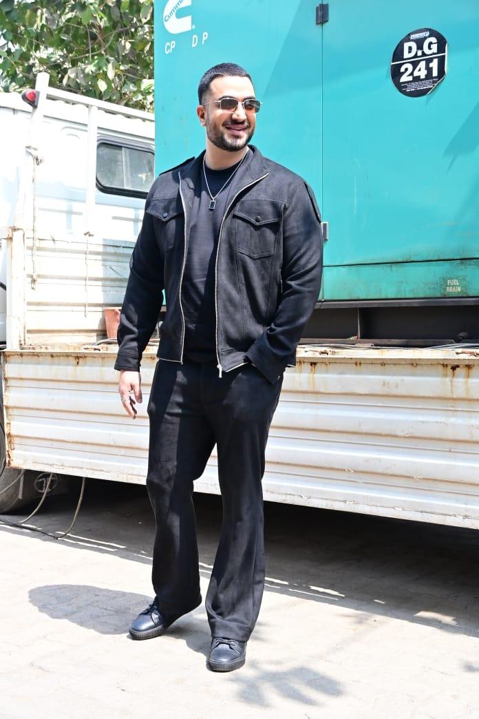 Aly Goni kept it cool in an all-black appearance as he went to shoot for the next episode of Laughter Chefs