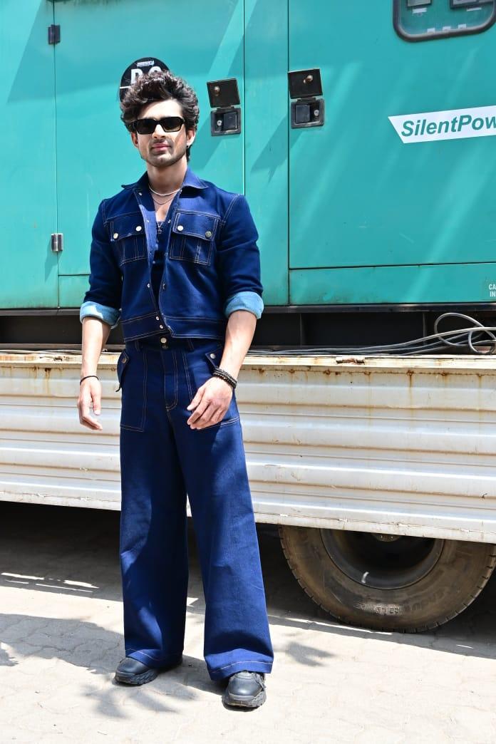 Abhishek Kumar looked smart in a blue-on-blue outfit as he was clicked on the sets of Laughter Chefs