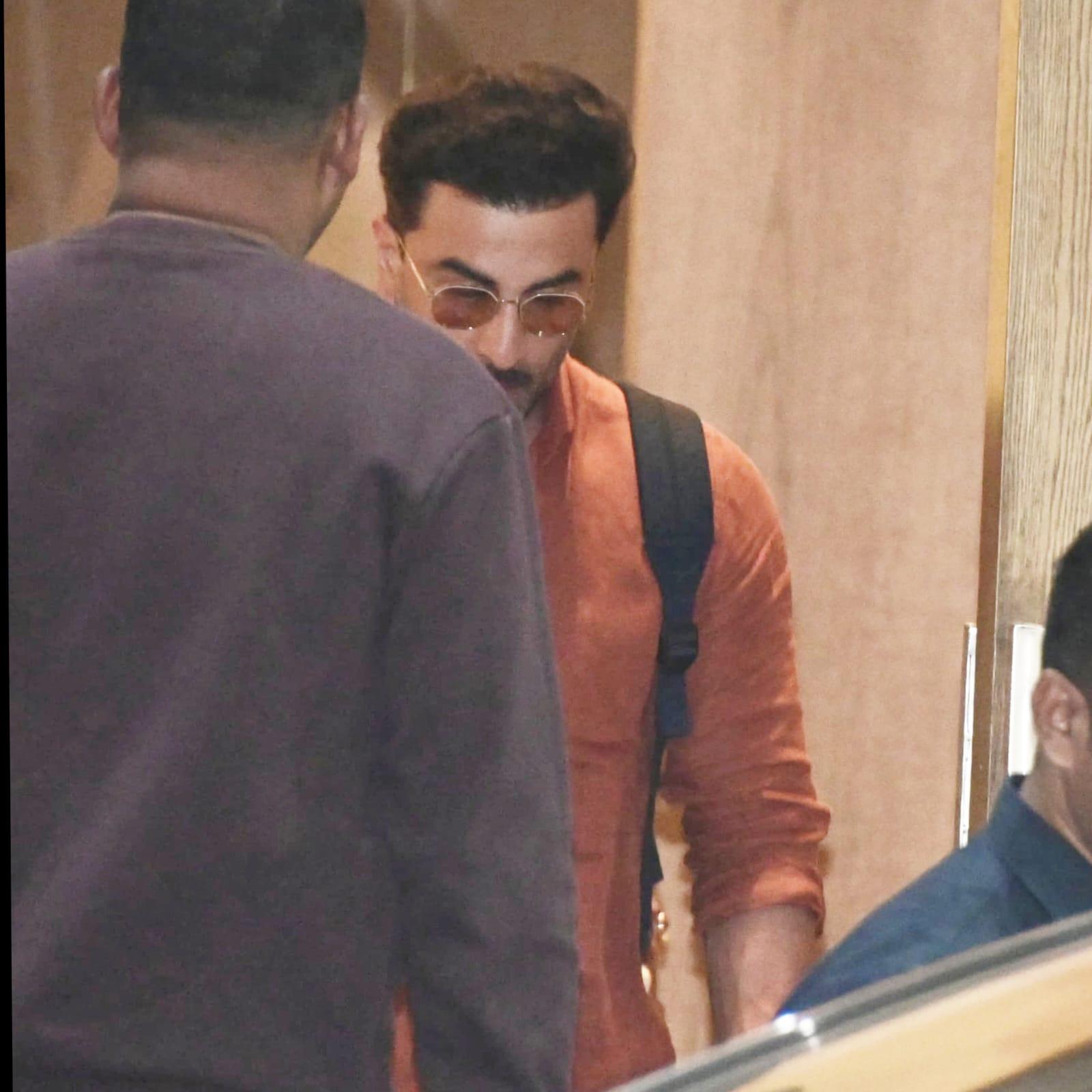 Ranbir Kapoor looked smart in his casual outfit. The actor wore an orange shirt and stylish sunglasses as he was clicked in the city