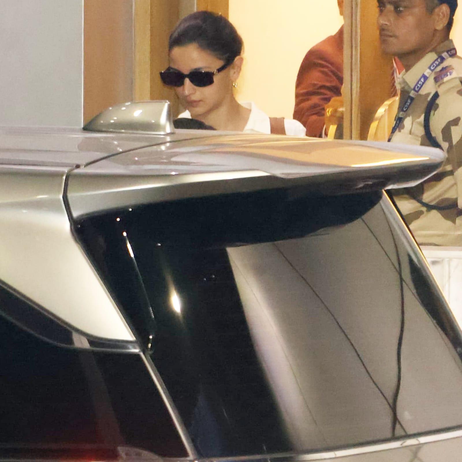Ranbir Kapoor was accompanied by his wife and actress Alia Bhatt. The actress was snapped wearing a white shirt. The couple avoided posing for the media