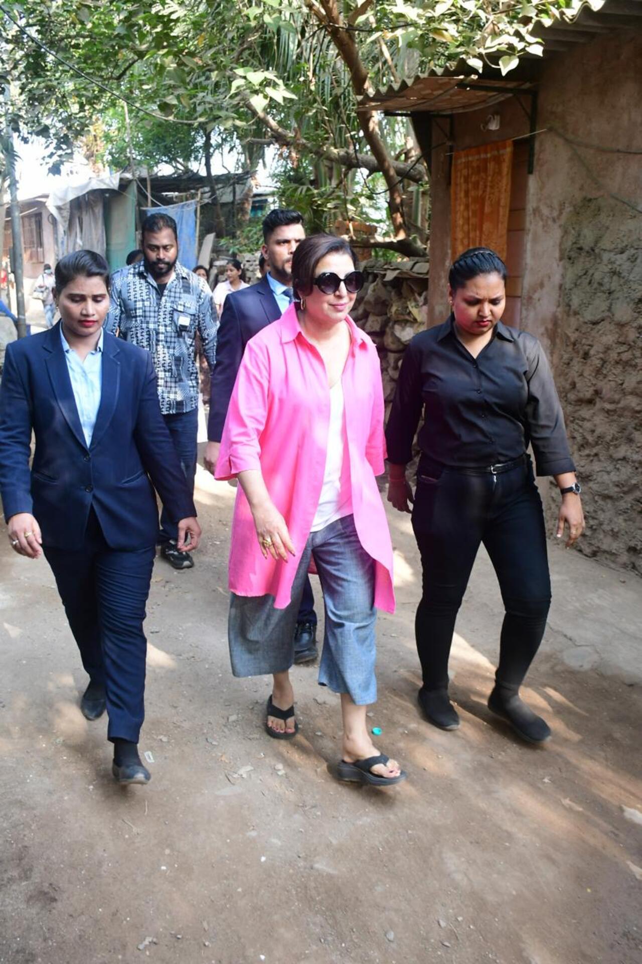Ace filmmaker Farah Khan was all smiles, looking comfortable in a light pink shirt paired with blue pants as she participated in the campaign