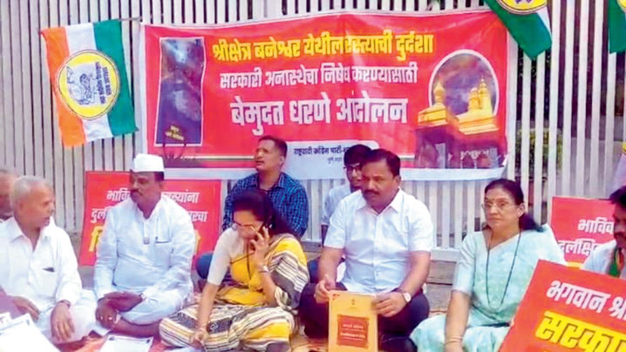 Supriya Sule stages dharna outside Pune collector’s office over road repair