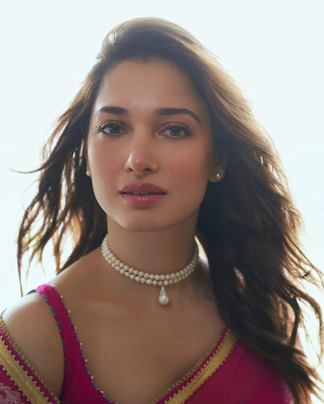 The actress left her hair open in soft waves and put on glossy yet minimal makeup to slay