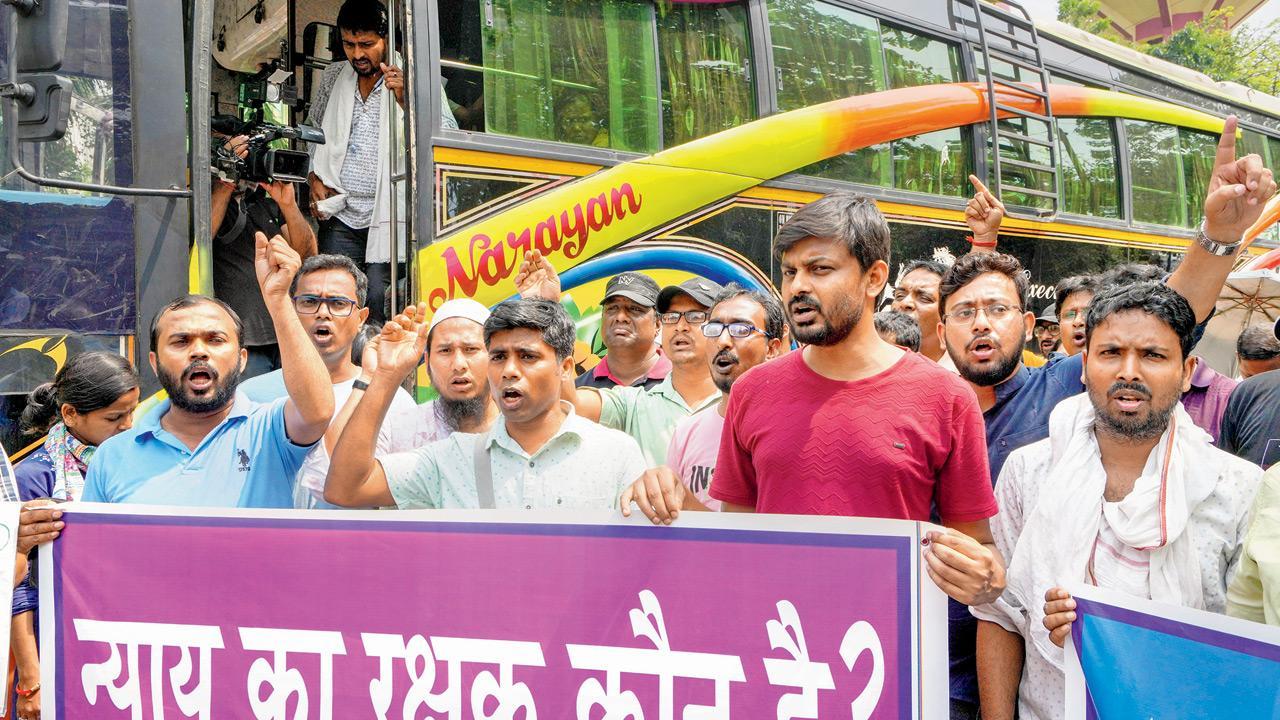 Jobless West Bengal teachers march to Delhi