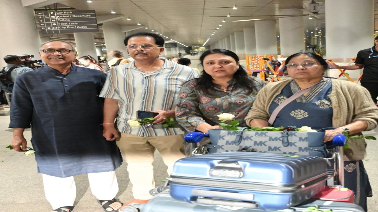 Meanwhile, Maharashtra Minister Girish Mahajan reached Srinagar on Wednesday to help the remaining tourists from the state return home safely