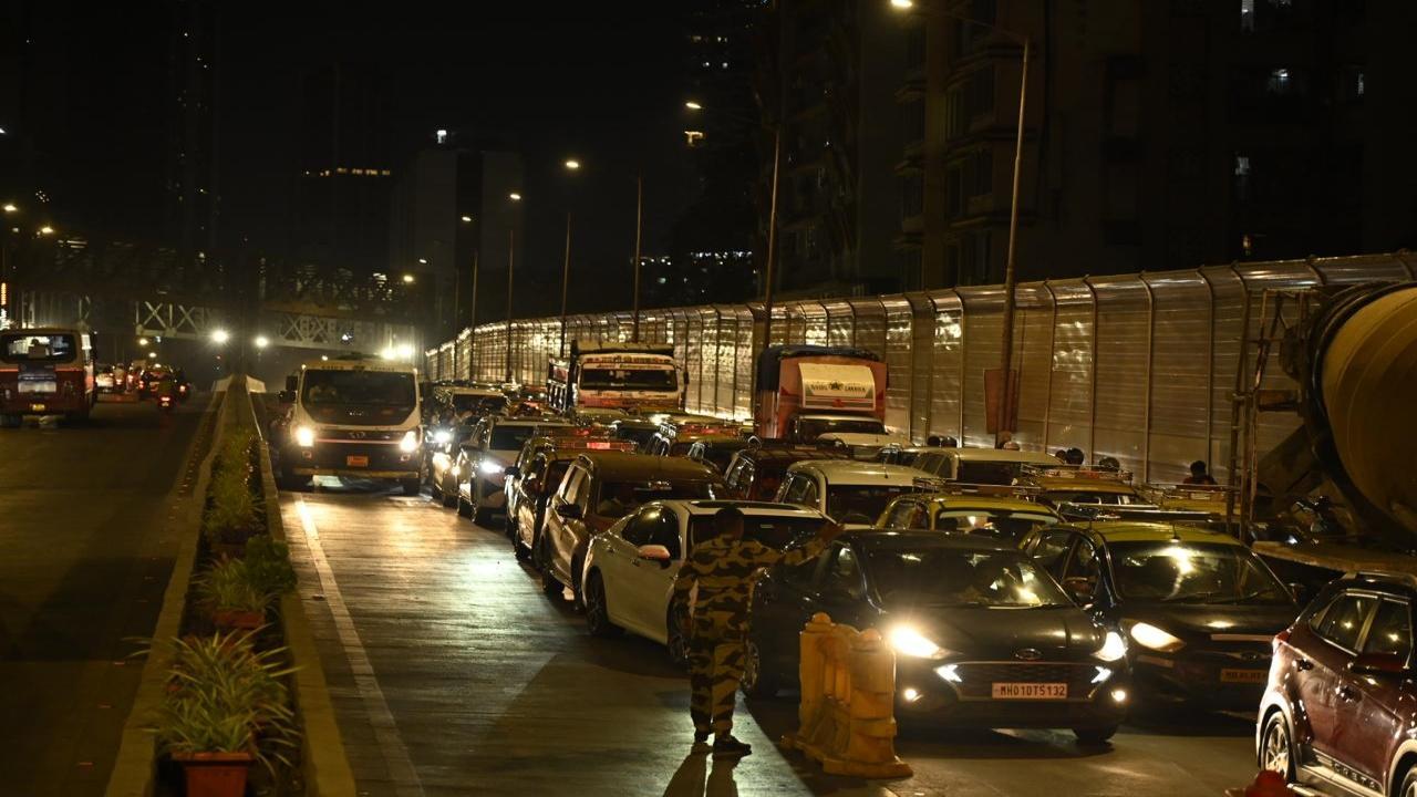 Traffic disrupted as Parel residents protest against Elphinstone Bridge closure