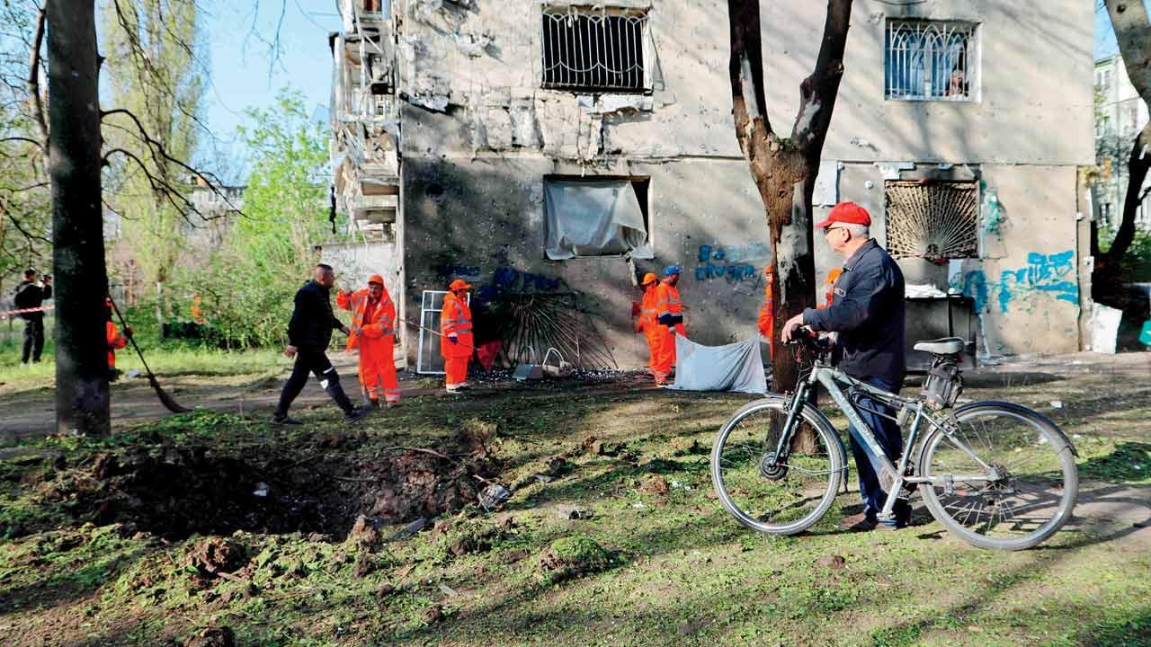 Russian drone strikes batter Ukrainian city