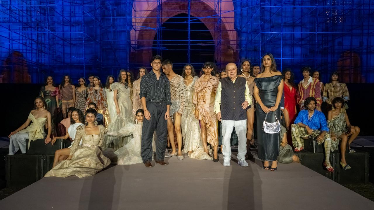 The collection combines Vivienne Westwood silhouettes with a nod to traditional Indian clothing using one special Khadi or Chanderi fabric per style. The simplicity of the fabrics, with a focus on their natural textures, are combined with complex tailoring, sculptured for draped evening wear