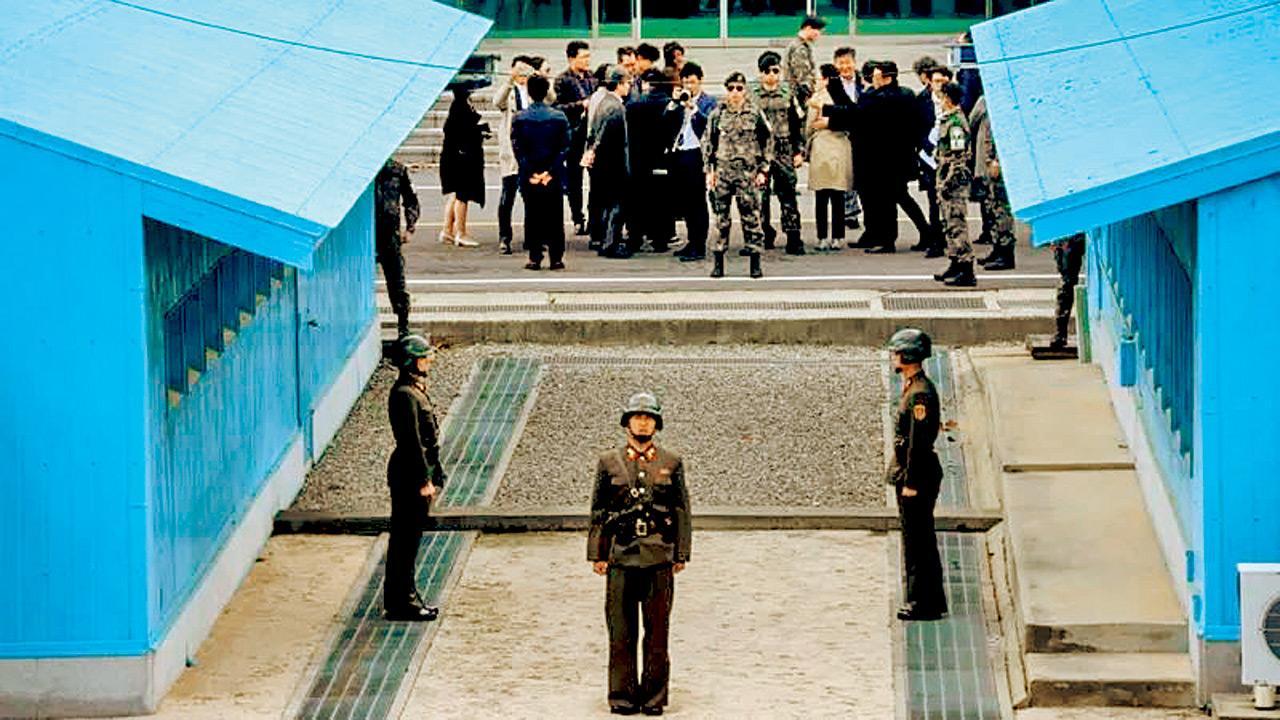 South Korea: Warning shots fired as troops from North cross border