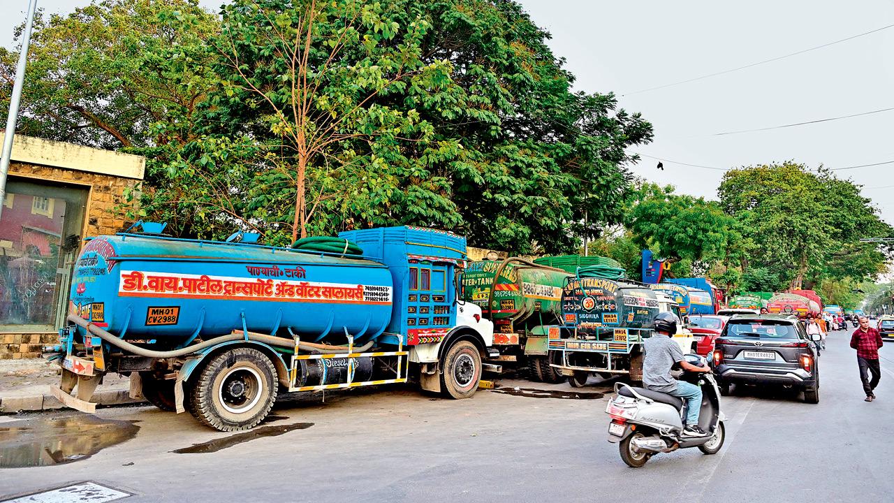 Water tankers queue up at a filling station near Metro Cinema at Marine Lines on April 9. Pic/Shadab Khan