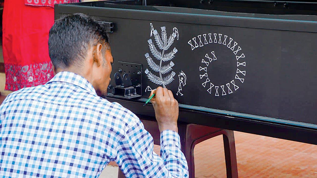 WARLI art which is a traditional practice of the Warli Adivasi community in Maharashtra, faces rampant appropriation and commercialisation while real Warli artists are pushed out—struggling to earn a livelihood and maintain their heritage
