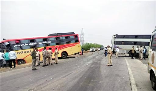 Emergency services, including police and medical teams, responded swiftly to the accident site. Authorities are investigating the cause of the crash and assessing whether there are additional casualties.