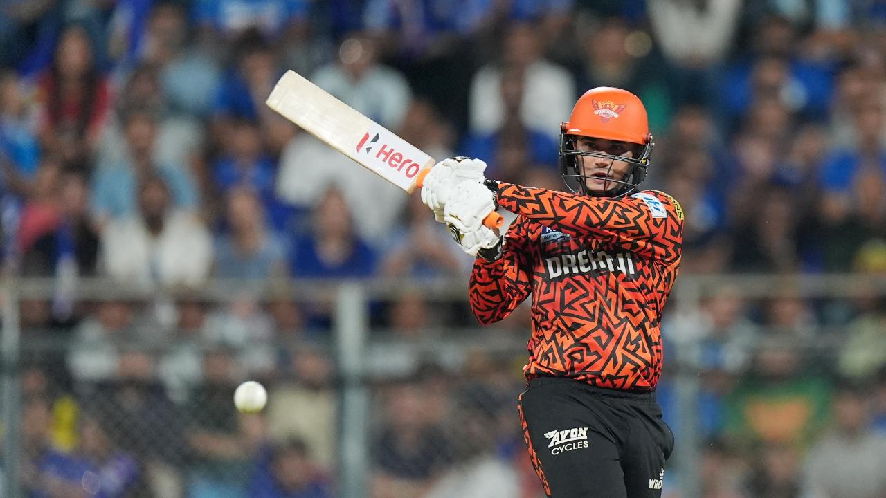 Abhishek Sharma edged the very first delivery, only for Jacks to fumble the chance at slip. Later in the over, Travis Head’s mistimed shot fell just short of a diving Karn Sharma at midwicket