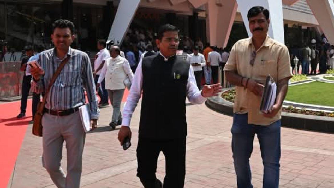 Citizens in Latur district collect Rs 21 lakh for Deshmukh's family