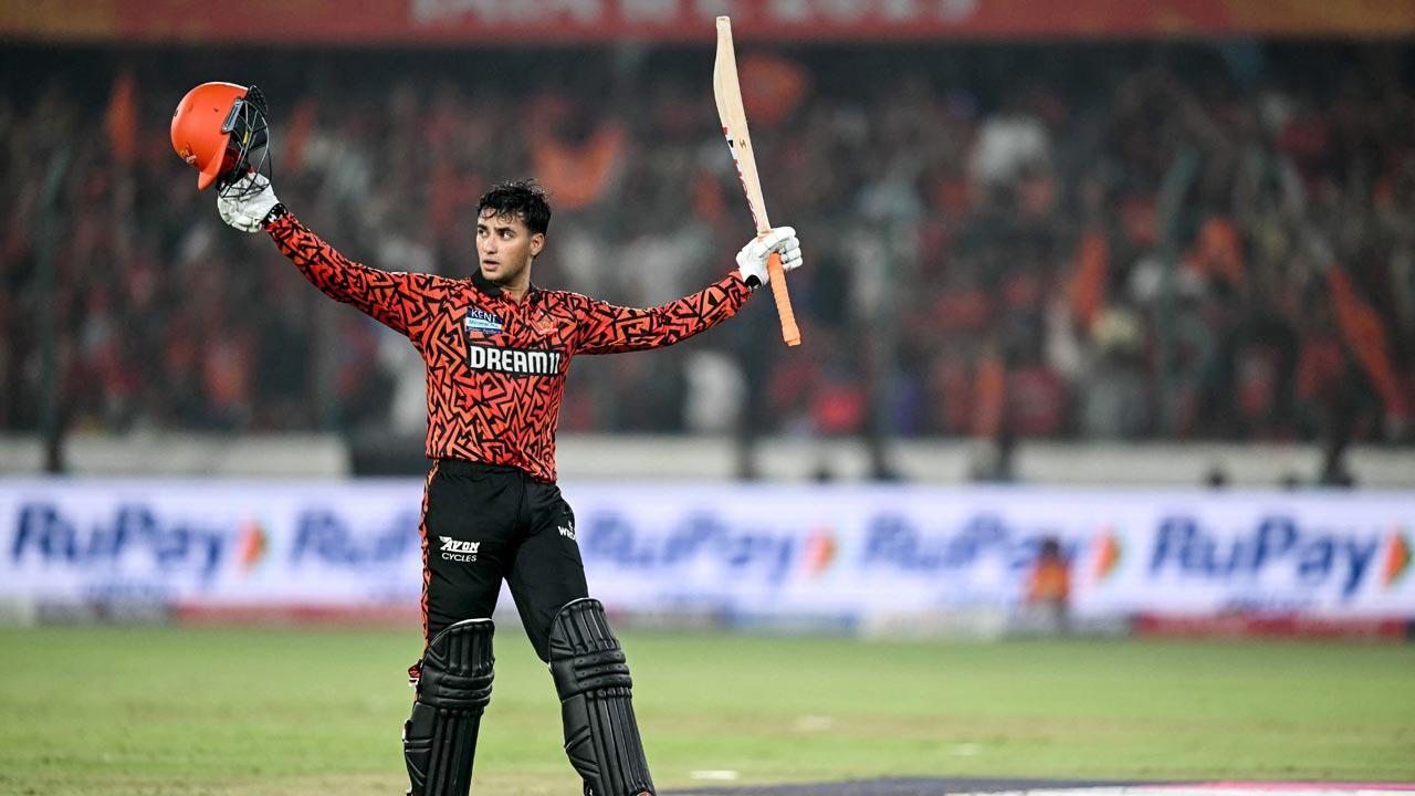 Opening batsmen's show in the league
From Punjab Kings' Priyansh Arya to Sunrisers Hyderabad's Abhishek Sharma, openers have set new standards in the cash-rich league. Arya smashed a 39-ball century, which was the fourth fastest of all time in the league's history. Abhishek, too, registered a score of 141 runs, making it an iconic knock in the league. Sai Sudharsan (GT), Virat Kohli-Phil Salt (Royal Challengers Bengaluru), Travis Head (SRH) and Mitchell Marsh (Lucknow Super Giants) are also playing their roles right in the tournament
(Pic: File Pic)