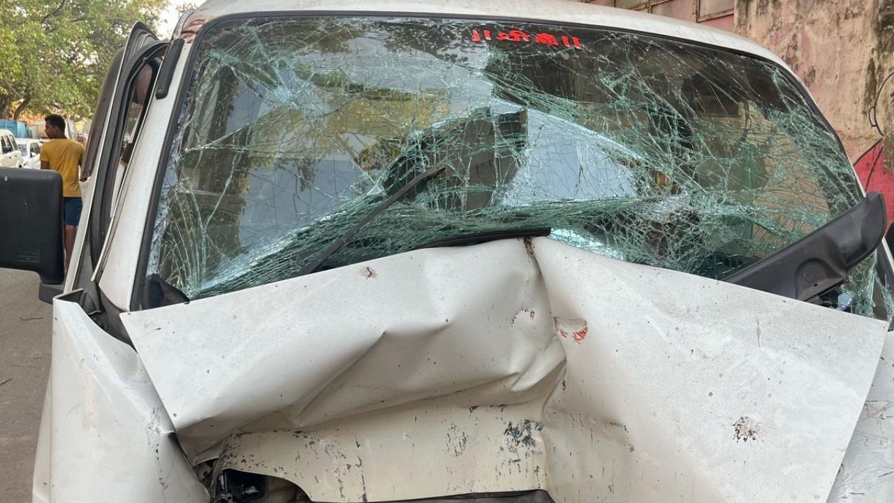 Mumbai: Two killed, four injured after car losses control on Eastern Freeway