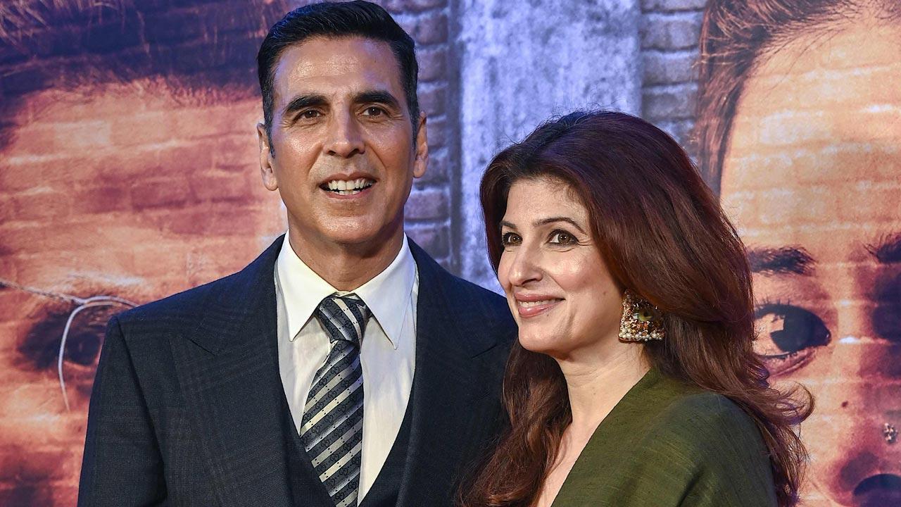 Twinkle Khanna walks hand-in-hand with Akshay Kumar at 'Kesari 2' screening