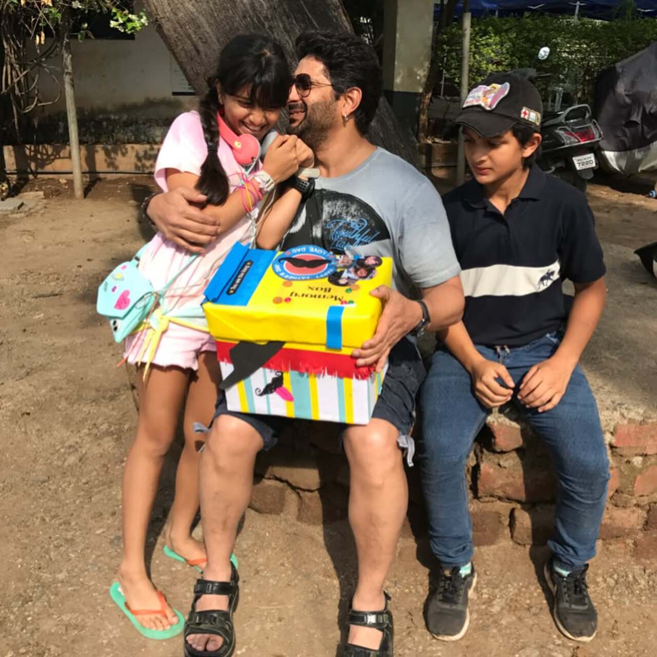 Following his Bollywood debut, Arshad Warsi starred in several films such as Betaabi (1997), Mere Do Anmol Ratan and Hero Hindustani (both 1998), Hogi Pyaar Ki Jeet (1999), Trishakti (1999), Mujhe Meri Biwi Se Bachaao (2001), Jaani Dushman: Ek Anokhi Kahani (2002), Waisa Bhi Hota Hai Part II (2003) among many other films
