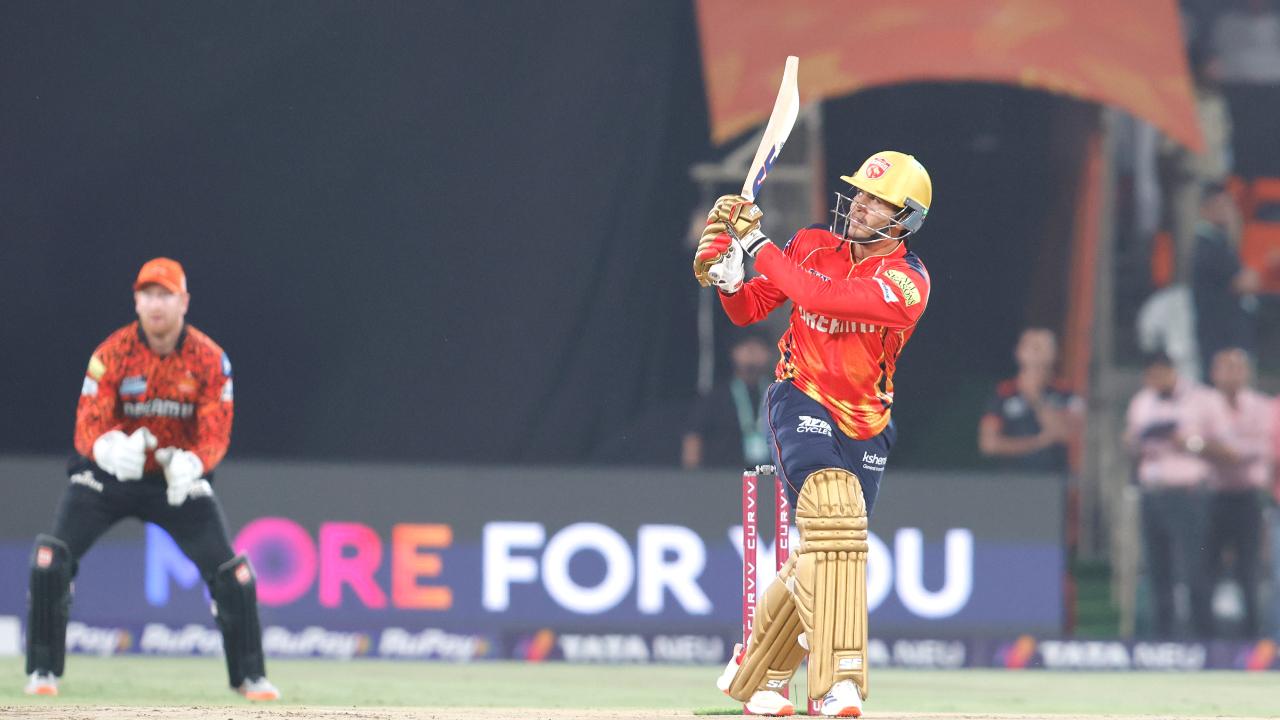 Opting to bat first, PBKS got off to a rollicking start courtesy of the young Priyansh Arya, who smacked 36 off a mere 13 balls, and Prabhsimran Singh, who continued the assault with a brisk 42 from 23 deliveries. The duo added a rapid 66-run stand in the powerplay, laying a strong foundation for a massive score