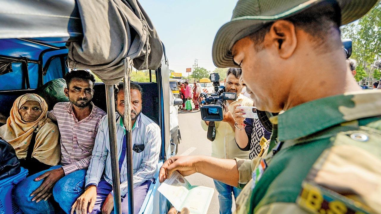 Indian groom stuck at Wagah amid tensions with Pak