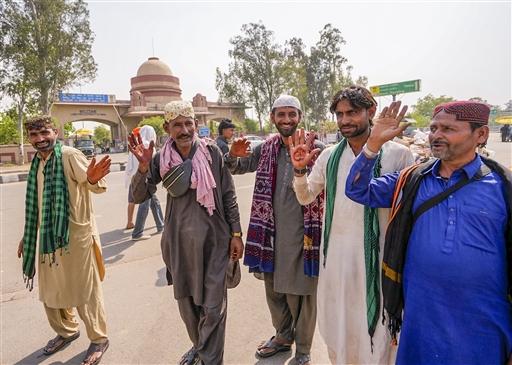 Protocol officer Arun Pal reported that 537 Pakistani citizens have exited India through Attari over three days, following the short-term visa expiry. Simultaneously, 850 Indian nationals have returned to India from Pakistan during the same period, including 116 arrivals on Sunday alone.