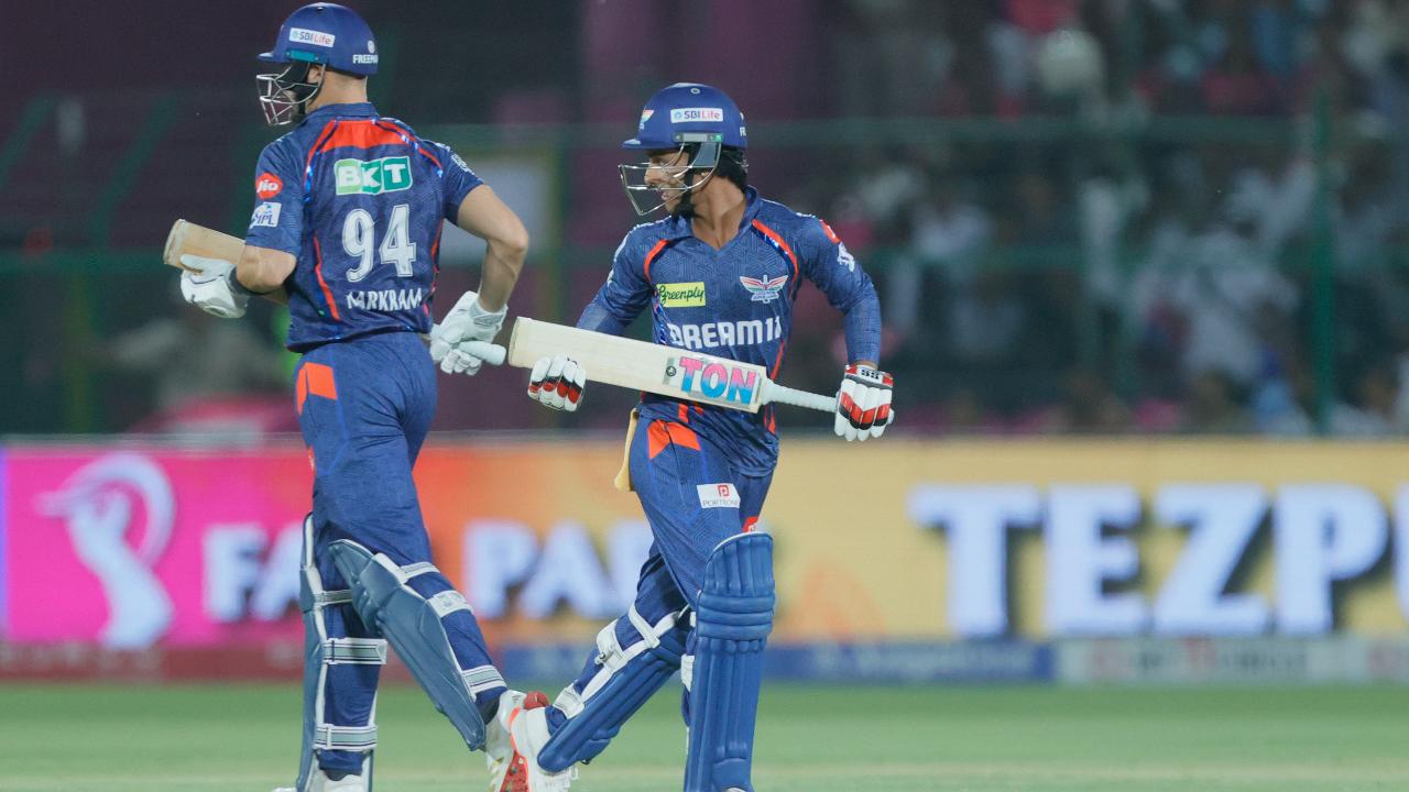 The duo’s partnership laid the foundation for a late-innings flourish, which was expertly executed by Abdul Samad. Coming in towards the death overs, Samad provided the perfect finishing touch with a fiery unbeaten 30 off just 10 balls, including four massive sixes. His explosive cameo helped Lucknow breach the 180-run mark, turning what seemed like a par score into a potentially match-winning total