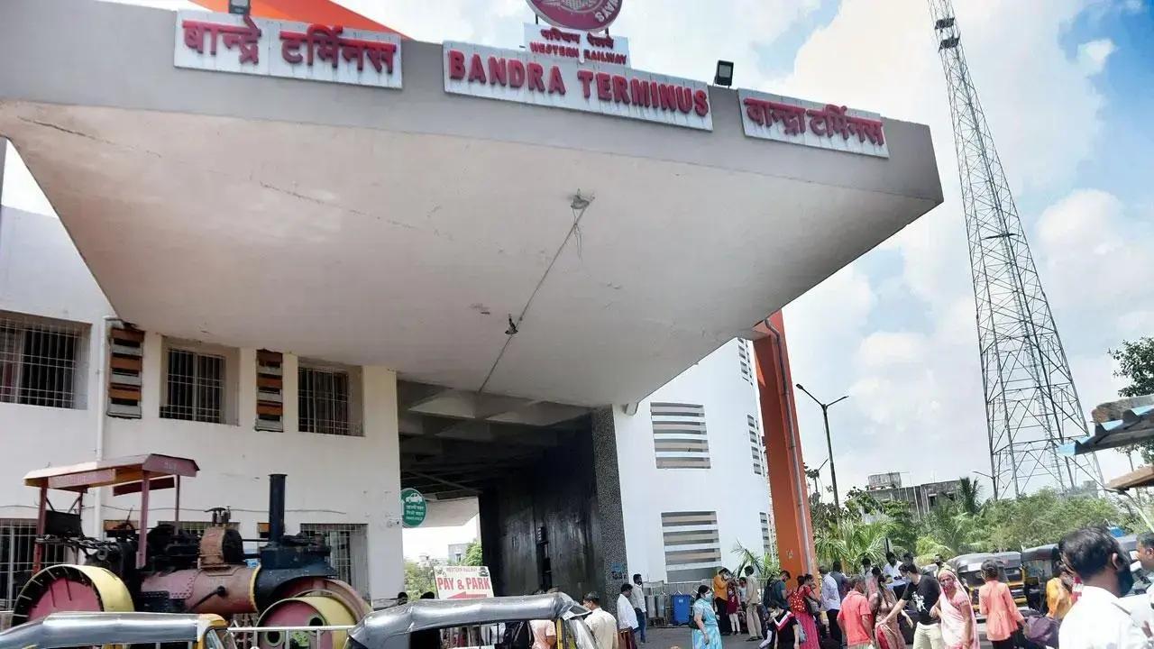 Paschim Express will now halt at Bandra Terminus instead of Mumbai Central: WR