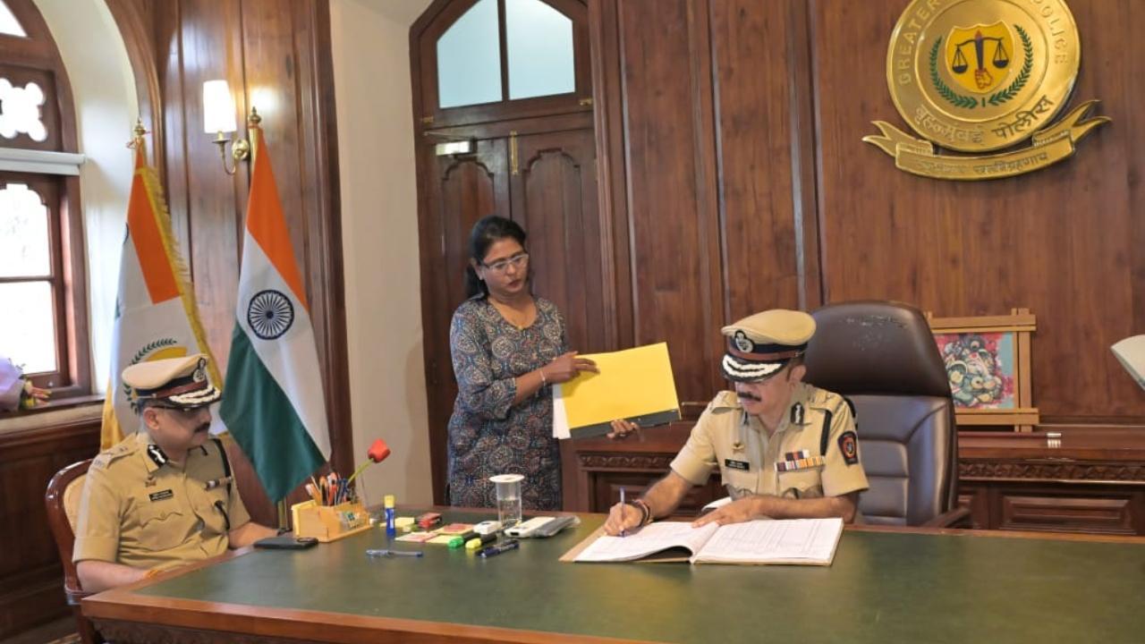IN PHOTOS: IPS officer Deven Bharti takes charge as Mumbai Police Commissioner