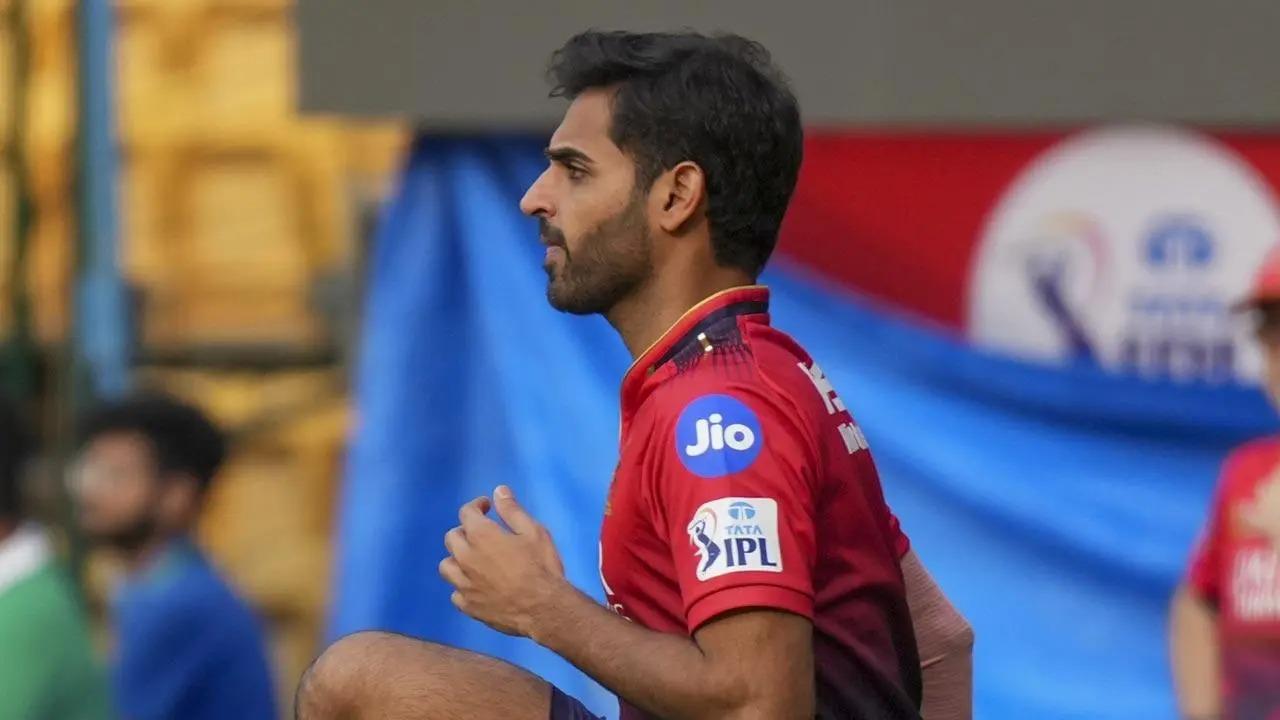 Bengaluru's star pacer Bhuvneshwar Kumar is falling short of just one wicket to surpass Narine on the list of most wicket-takers in the league's history. Both are currently tied at 187 scalps to their names(Pic: File Pic)