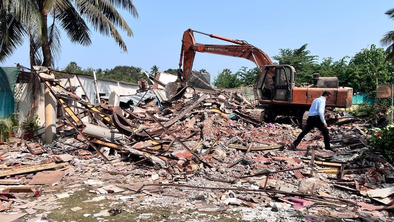 BMC demolishes unauthorised structure of bungalow in Madh