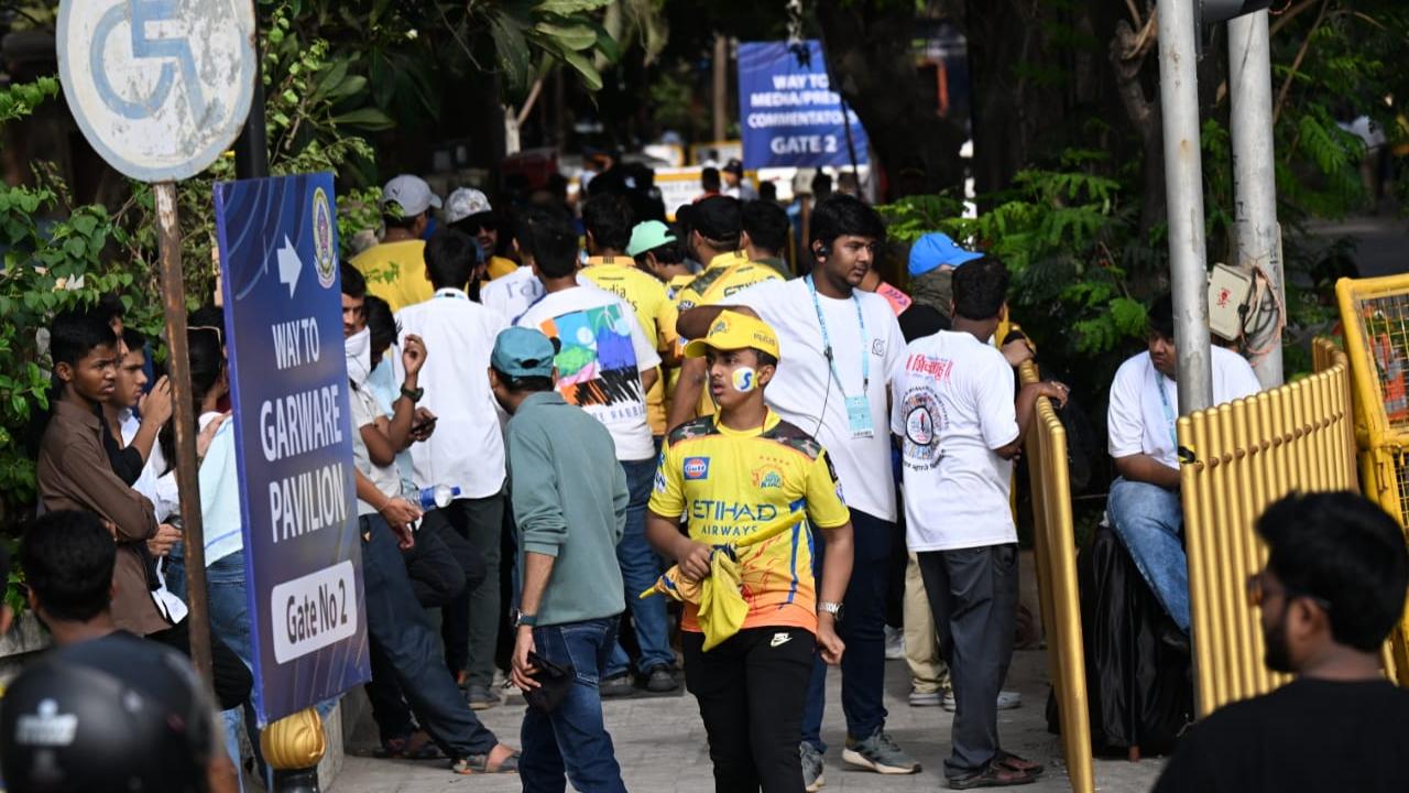 Mumbai, a city known for its diverse culture, also saw Chennai Super Kings' fans making their appearances at Marine Lines(Pic: Satej Shinde)
