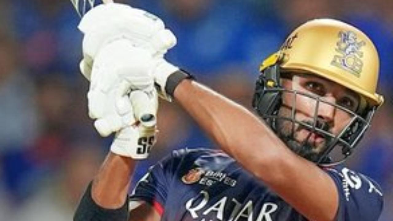 Devdutt Padikkal and Liam Lavingstone returned to the pavilion on low scores. Padikkal scored just one run while Livingstone was able to register merely four runs