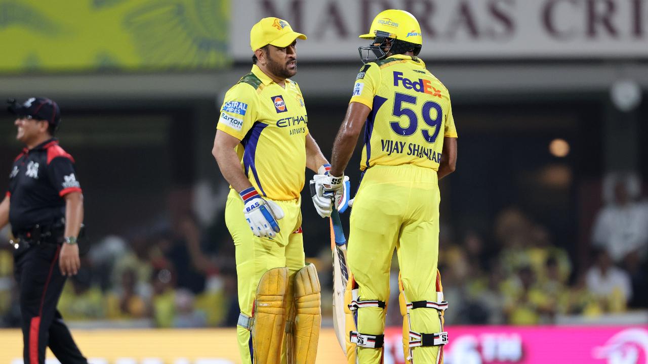 In reply, CSK’s chase never really got going. They were reduced to 41/3 in the powerplay as Mitchell Starc (1/27) and Mukesh Kumar (1/36) applied early pressure. Starc dismissed Gaikwad with a well-set trap, while Mukesh sent Rachin Ravindra back with a leading edge.