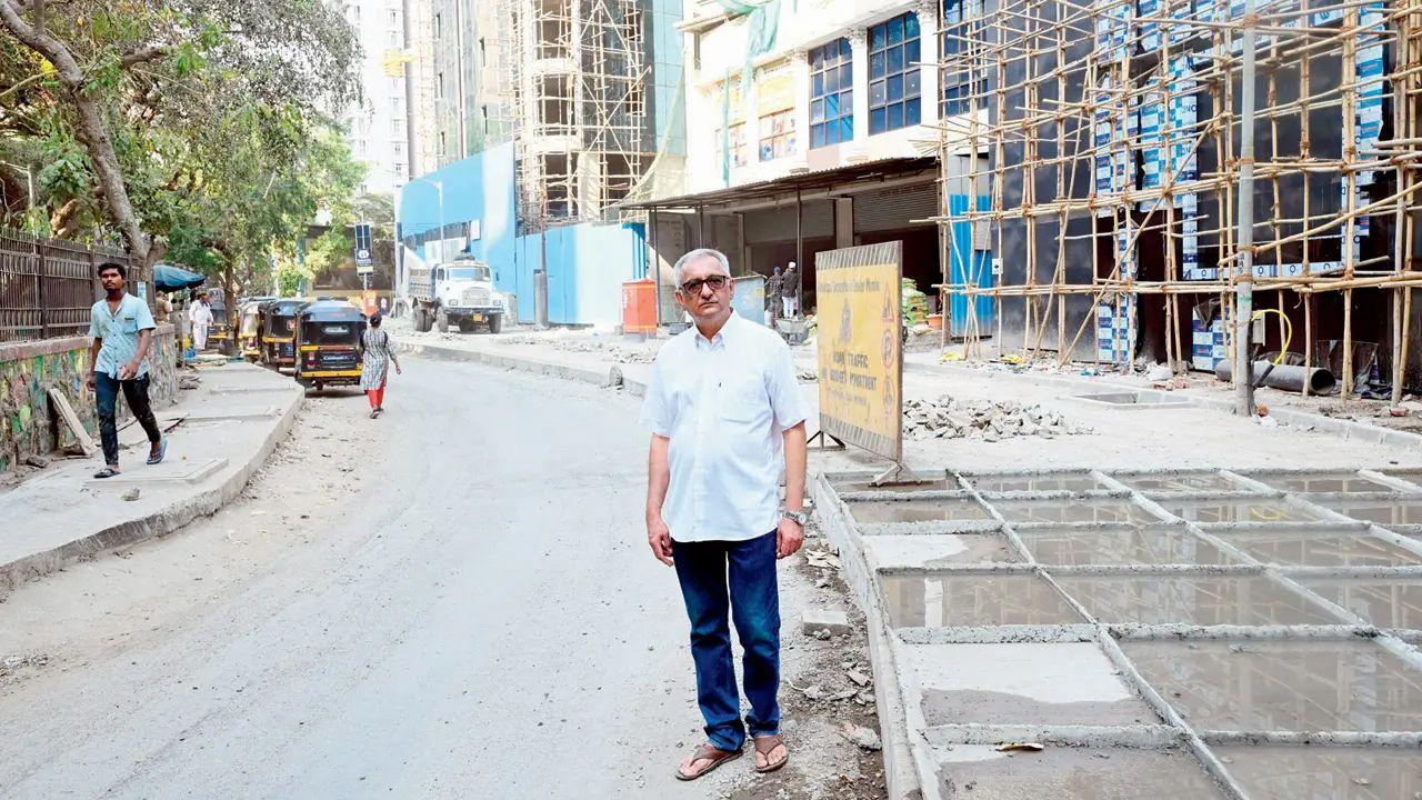 In Shimpoli, Borivli West, ongoing work has turned Kastur Marg into a one-way road, creating chaos and long detours. Pic/ Satej Shinde 