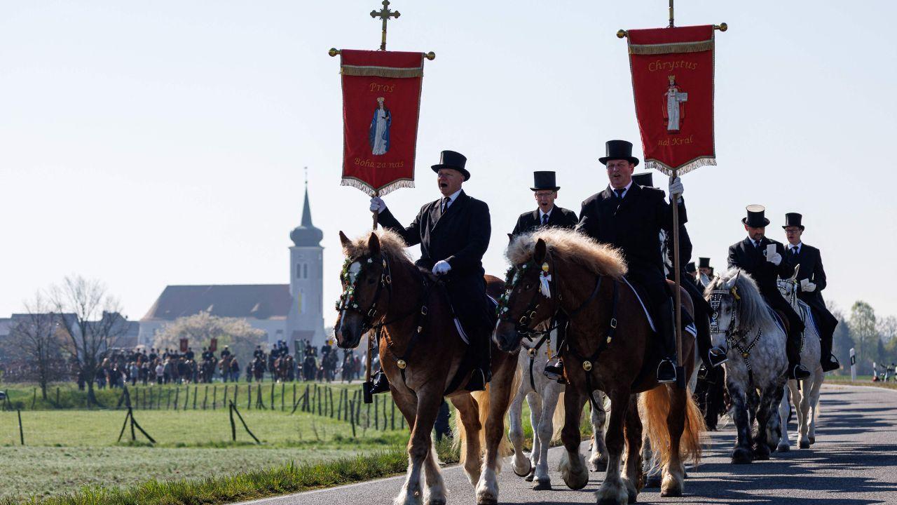 This centuries-old tradition, observed on Easter Sunday, symbolises the announcement of Jesus Christ’s resurrection