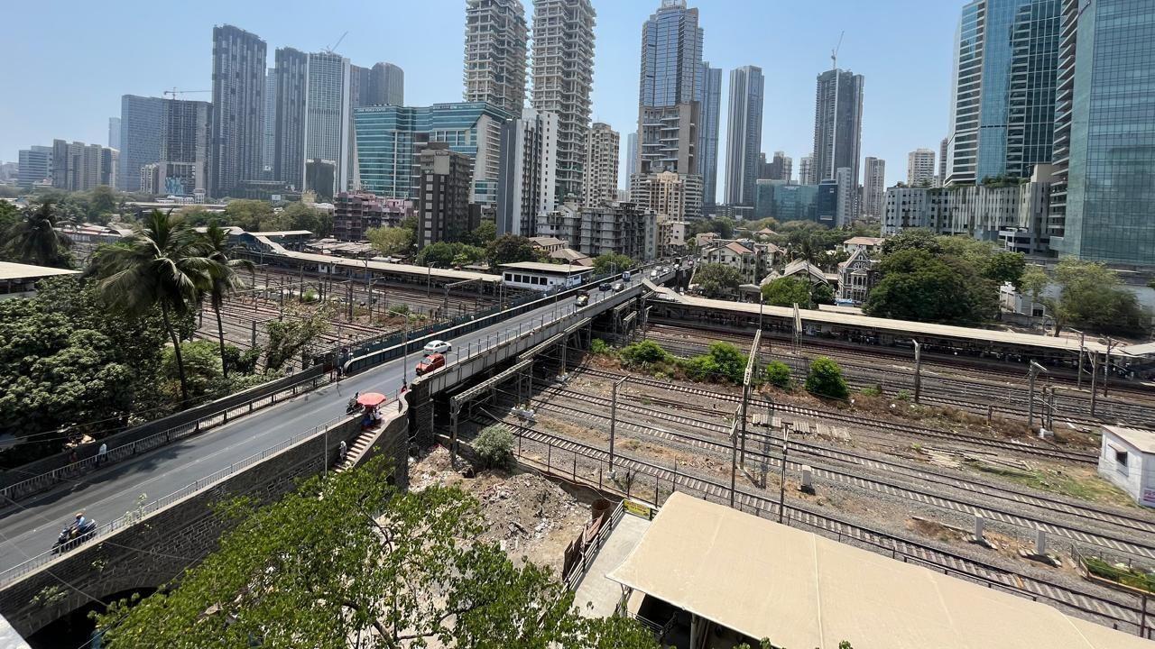 Mumbai LIVE: Elphinstone Bridge in Mumbai set to be shut for traffic