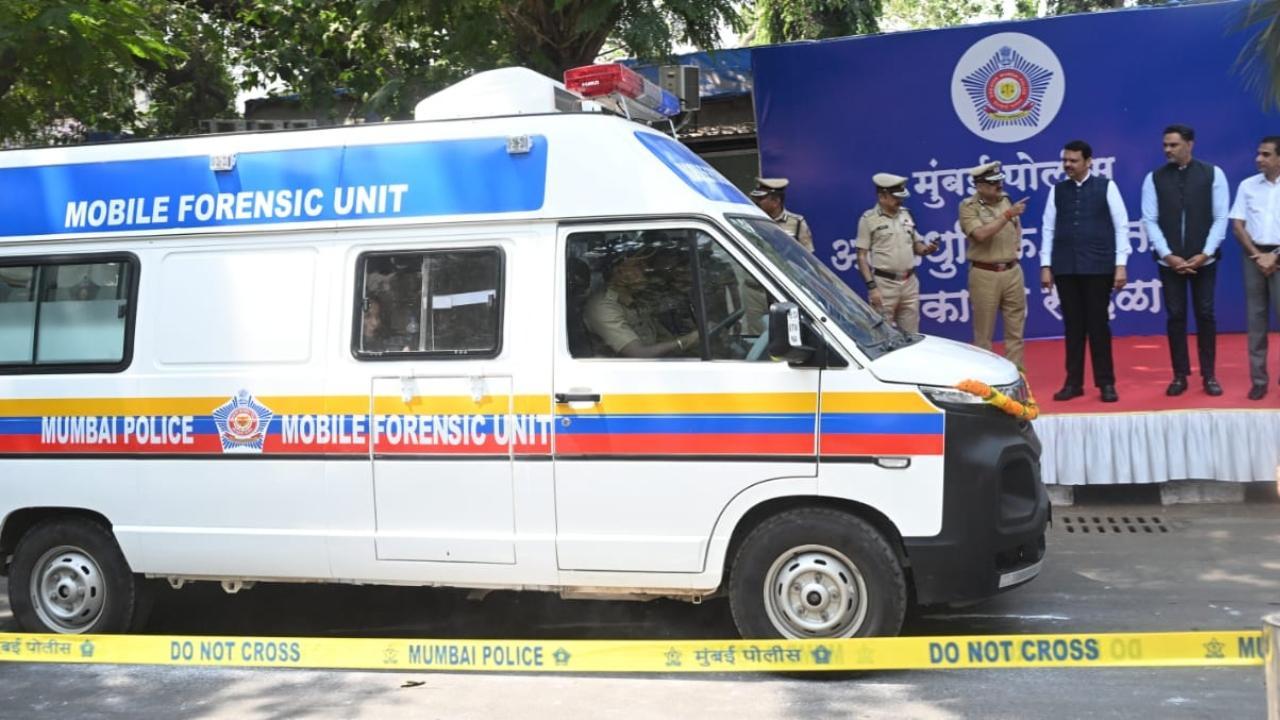 Maharashtra Chief Minister Devendra Fadnavis on Monday inaugurated the Mumbai Police's highly equipped vehicles. Pics/Satej Shinde