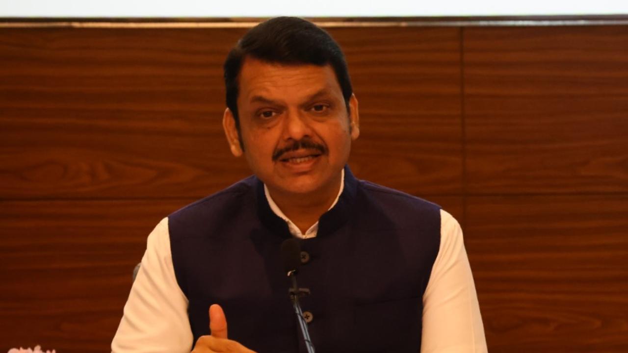 IN PHOTOS: Fadnavis announces `Glorious Maratha Tour Train`, Mumbai One card