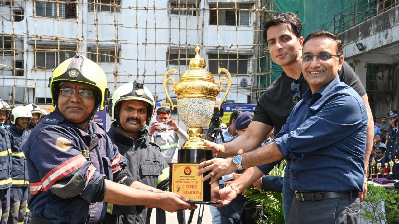 Sonu Sood joins annual fire drill competition of Mumbai fire-fighters