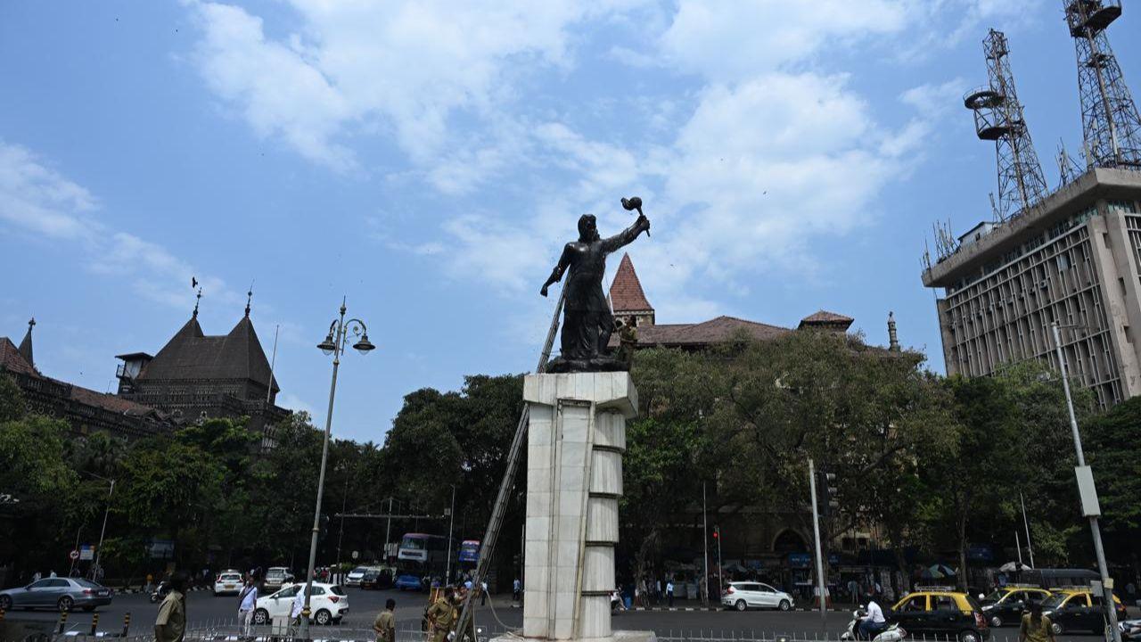 Hutatma Chowk, or Martyrs' Square, in south Mumbai honors the memory of 107 individuals who lost their lives in police firing during the 1955–56 Samyukta Maharashtra movement that led to the formation of the state