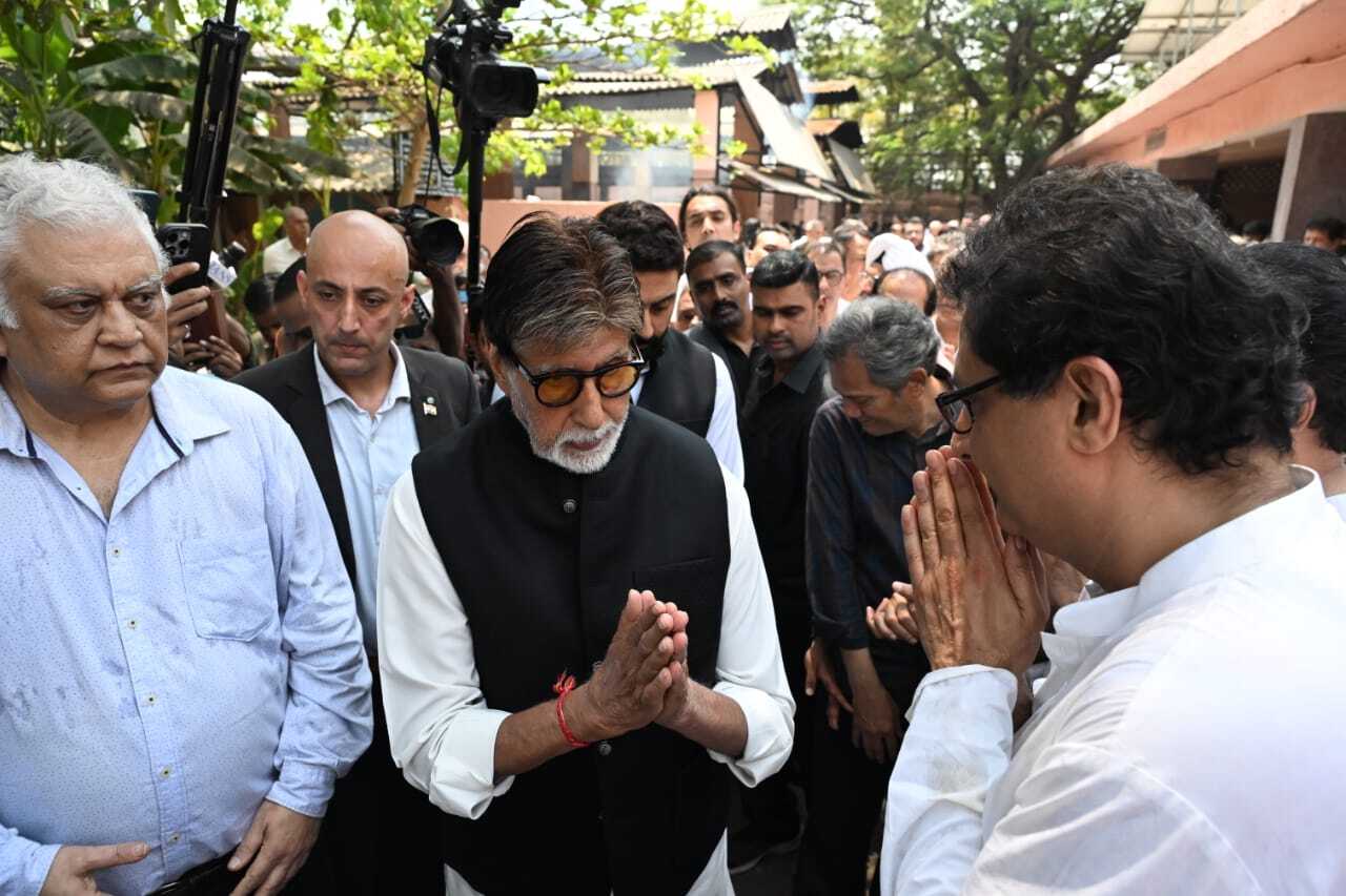 Amitabh Bachchan greets Manoj Kumar's son Kunal Goswami