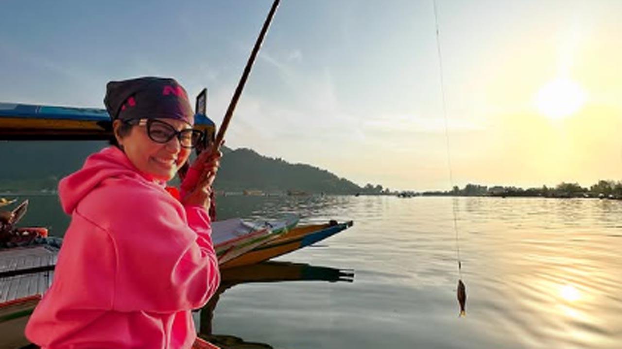 Hina Khan's Kashmir trip is all about gorgeous sunsets, traditional markets